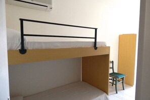 3 bedrooms, bed sheets