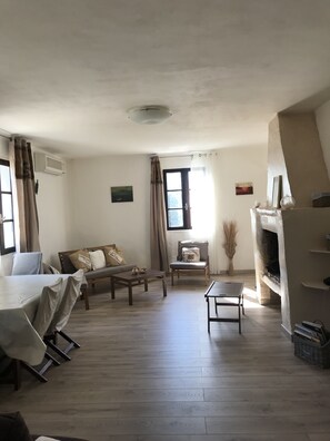TV, fireplace, books, offices