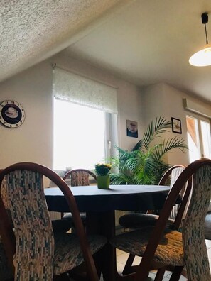 Studio Suite | In-room dining