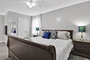 6 Schlafzimmer, Betten mit Memory-Foam-Matratzen, Bügeleisen/Bügelbrett