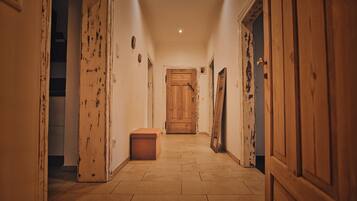 Villa, salle de bains privĂ©e (Dachgeschoss) | Ăquipements de la chambre