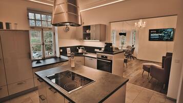 Réfrigérateur, four, plaque de cuisson, lave-vaisselle