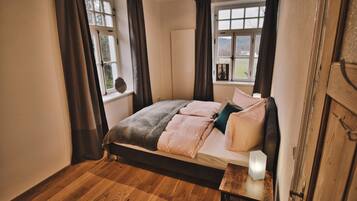 Apartment, Private Bathroom (Obergeschoss) | 2 bedrooms, premium bedding, down comforters, memory foam beds