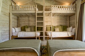 8 bedrooms, iron/ironing board, internet, bed sheets