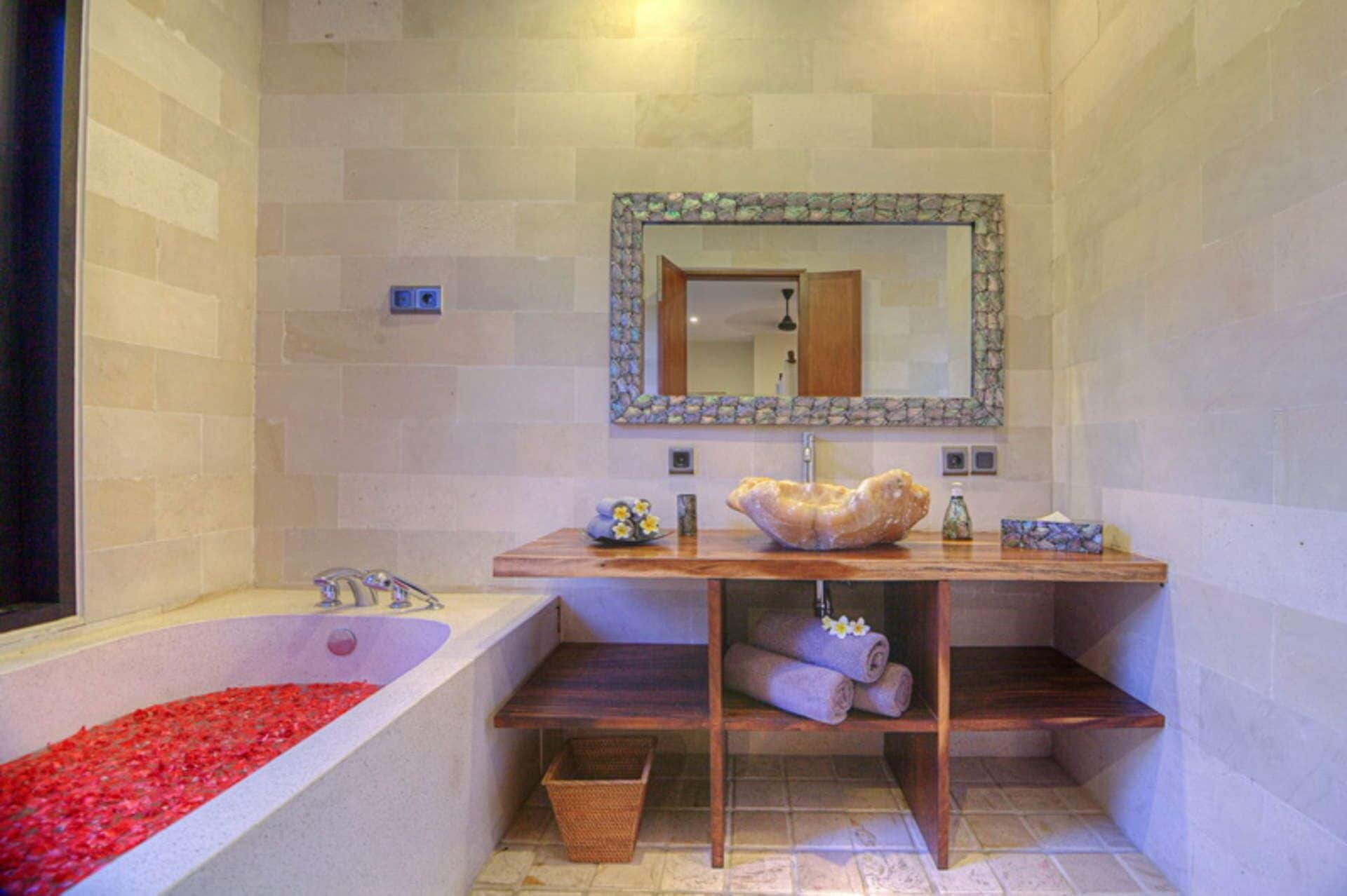 Séchoir à cheveux, serviettes fournies