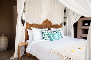 12 bedrooms, iron/ironing board, Internet, bed sheets