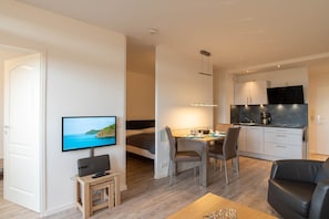 2 sovrum, skrivbord, wi-fi och sÀngklÀder