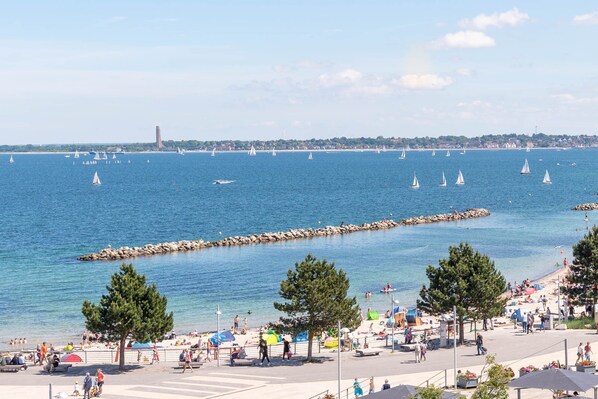 Una spiaggia nelle vicinanze