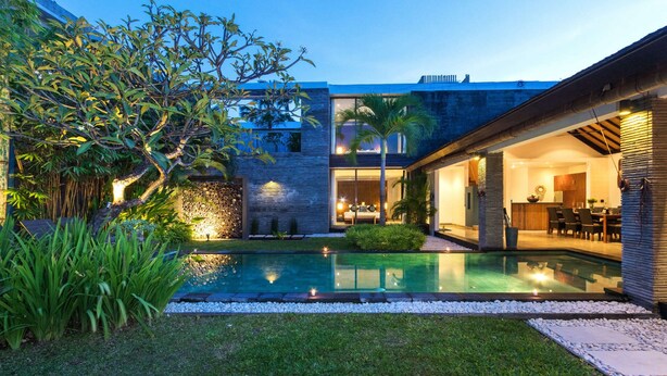 A modern house with a swimming pool, a stone wall, and a well-maintained garden. - 5 Star Villa in Bali, Minutes from the Beach, Bali Villa 2080 (Bali)