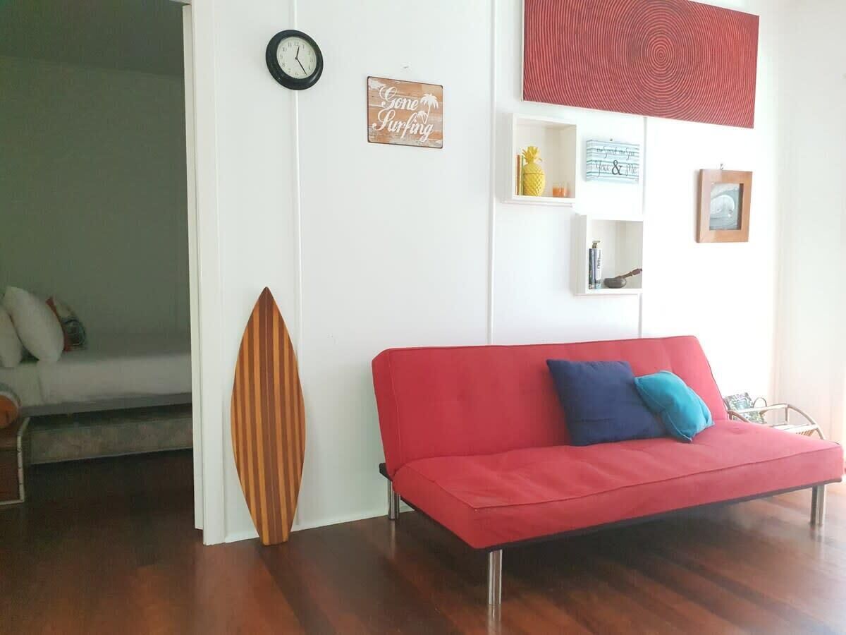 Eclectic 1 Bedroom Apartment in the heart of Palm Beach