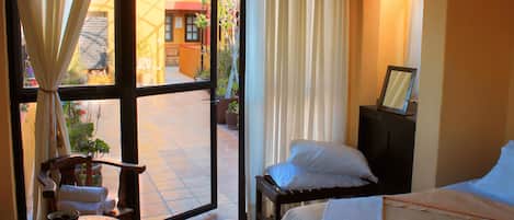 Ameublement personnalisé, Wi-Fi gratuit, draps fournis