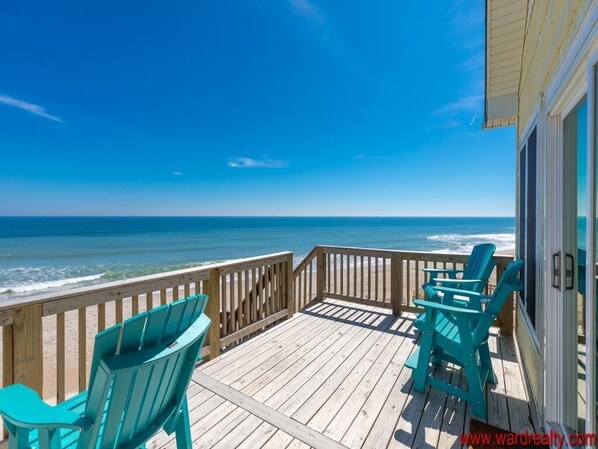Property grounds - Shell Yeah - Oceanfront 4 bedroom home in Surf City!  Dog Friendly! (Surf City)