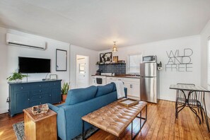 Smart-tv, boeken en een stereo