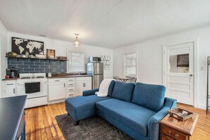 Smart-tv, boeken en een stereo