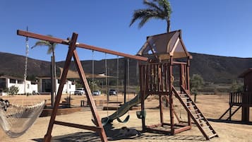 Área de juegos infantiles al aire libre