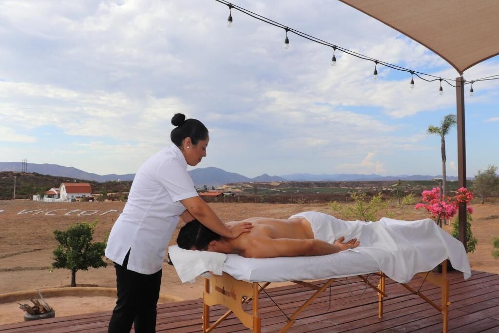 深层组织按摩、瑞典式按摩、运动按摩、按摩服务