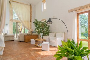 TV - VITERBO - Spectacular villa with private pool and beautiful views of the coast and the sea (Son Servera)