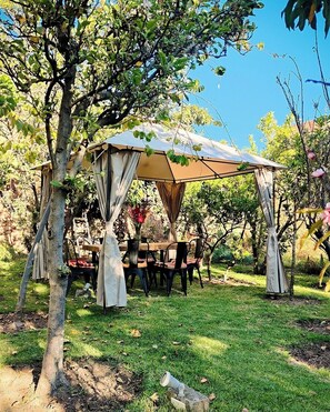 Outdoor dining - Cozy family home in the Sacred Valley (Cusco)