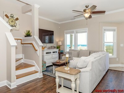 Crab House - Oceanfront 5 BR Home with Hot Tub & Community Pool