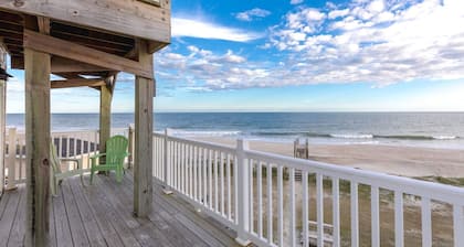 Crab House - Oceanfront 5 BR Home with Hot Tub & Community Pool