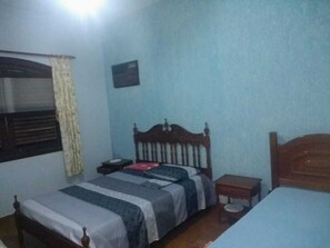 House, 6 Bedrooms | Blackout drapes, free WiFi
