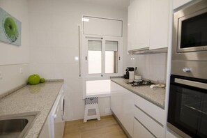 Microwave, oven, dishwasher, coffee/tea maker - Altafulla Platja Apartment - Family only (Altafulla)