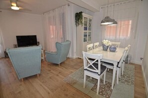 Dining - Altafulla Platja Apartment - Family only (Altafulla)
