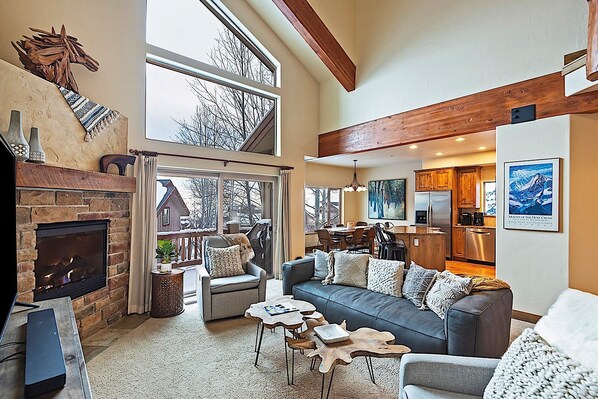 Townhouse, 3 kamar tidur | Ruang keluarga | TV