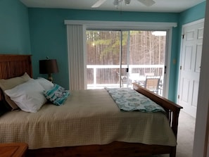 3 bedrooms, desk, free WiFi, bed sheets