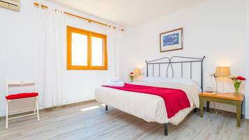 3 bedrooms, iron/ironing board, free WiFi, bed sheets