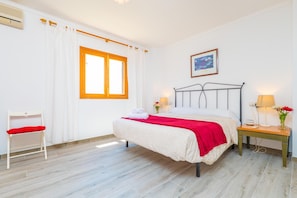 3 chambres, fer et planche à repasser, accès au Wi-Fi (inclus)