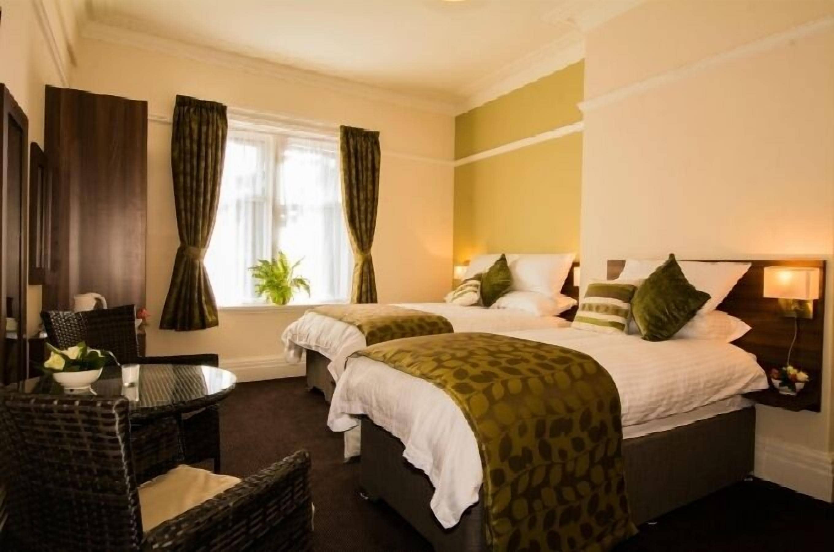 Deluxe Double or Twin Room | Iron/ironing board, free WiFi, bed sheets