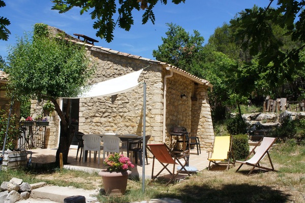 terrasse privée du gîte familial avec Barbecue