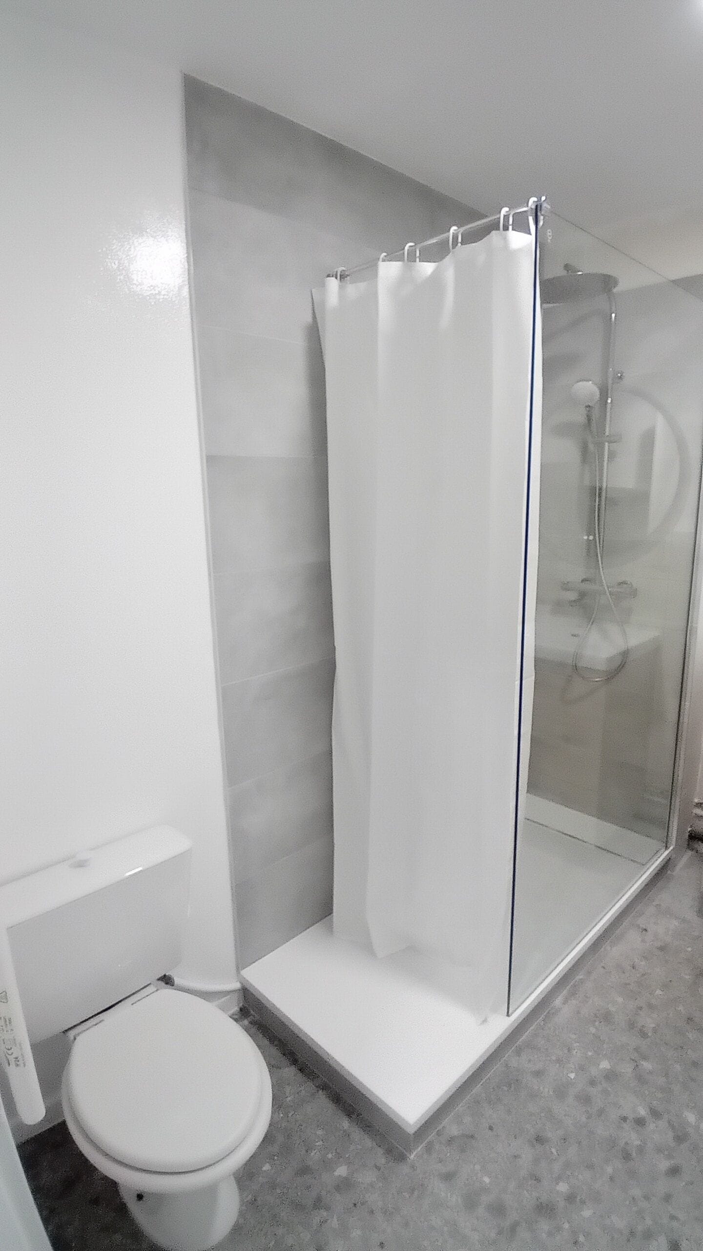 Bathtub, towels, toilet paper
