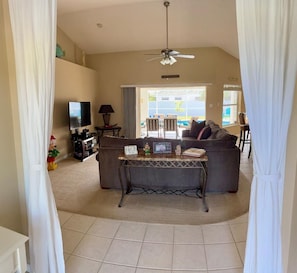 TV connectée, lecteur de DVD, livres, médiathÚque