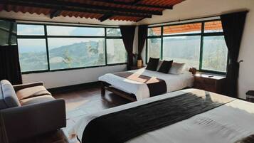 Comfort Quadruple Room | Minibar, in-room safe, bed sheets