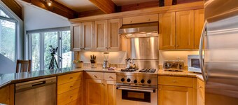 Mountain Modern Ski-in/out Townhome with Private Hot Tub