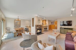 TV, lareira, pebolim