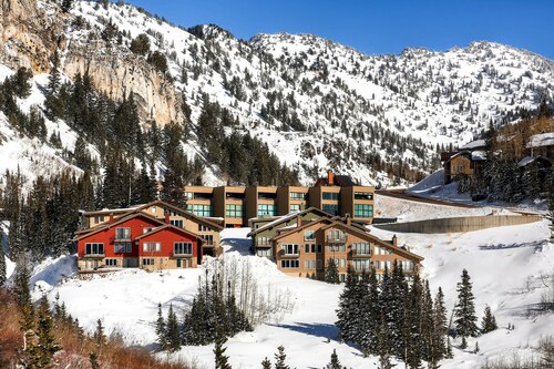 Beautifully Updated Condominium with Fireplace and Private Indoor Hot Tub
