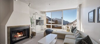 Snowbird Ski in/Ski Out in Quaint Condominium with Fireplace and Mountain View