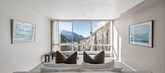 Snowbird Ski in/Ski Out in Quaint Condominium with Fireplace and Mountain View