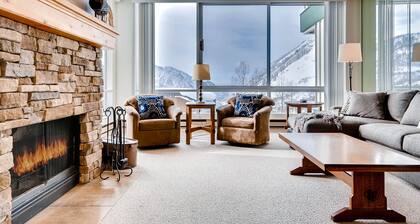 Ski in/Ski Out to Snowbird Ski Area in Spacious Condominium with Two Fireplaces
