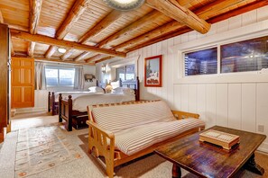 4 bedrooms, WiFi, bed sheets - Gorgeous Log Cabin in Alta with Outdoor Hot Tub and Wood Burning Fireplace (Alta)