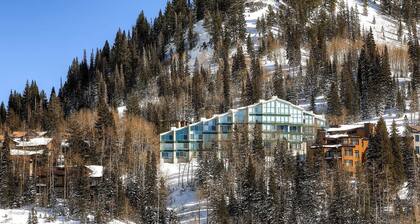 Ski in/Ski Out to Snowbird in Charming Condominium with Open Loft and Fireplace