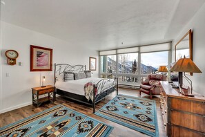 3 bedrooms, desk, WiFi, bed sheets - Ski in/Ski Out to Snowbird in Charming Condominium with Open Loft and Fireplace (Alta)