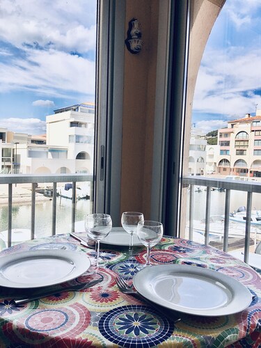 Charming, colourful and functional T2 apartment 200m from the beach free, enclosed parking