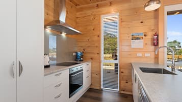 Réfrigérateur, micro-ondes, lave-vaisselle, cafetiÚre/bouilloire