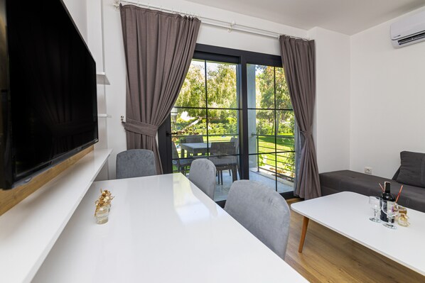 1 bedroom, premium bedding, desk, blackout curtains