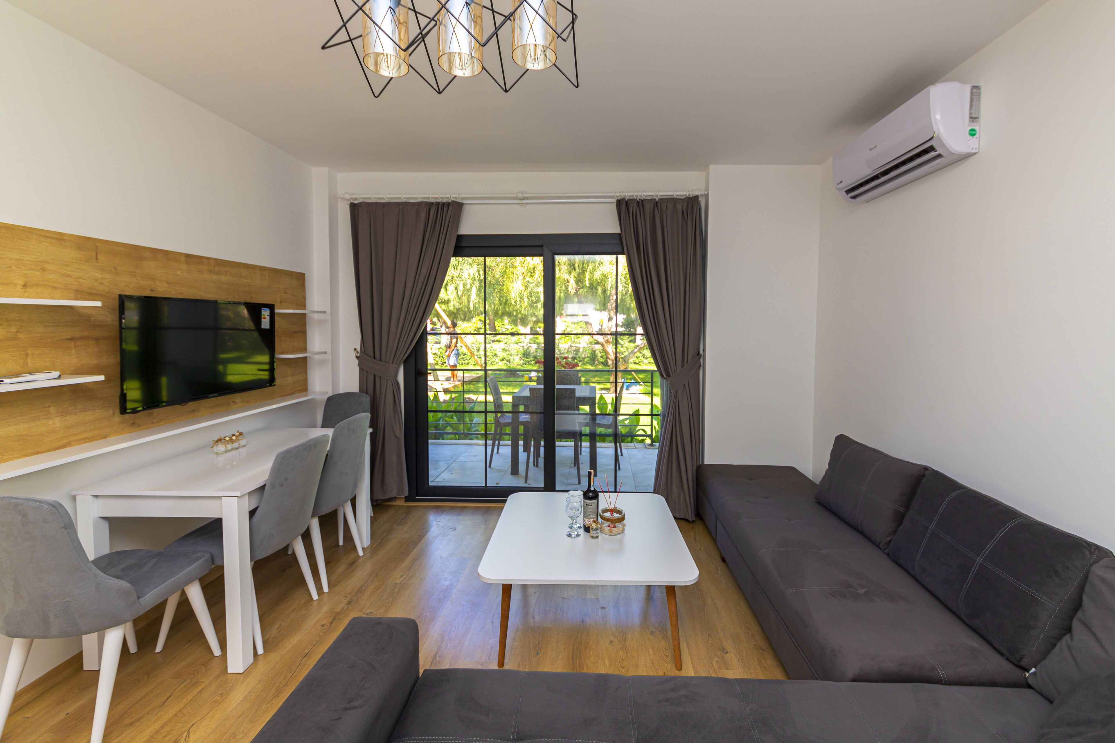 1 bedroom, premium bedding, desk, blackout drapes