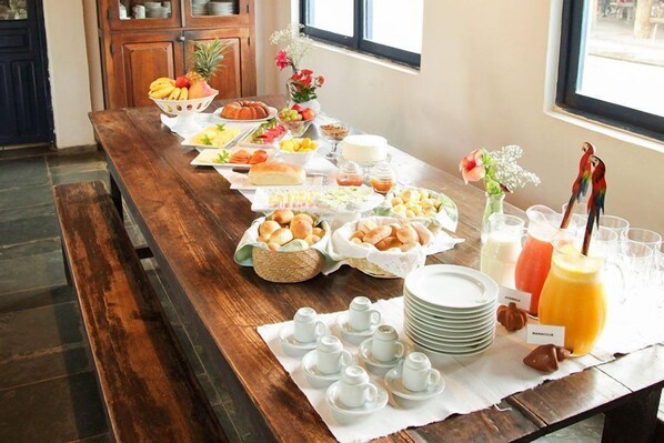 Free daily buffet breakfast - Pousada Pequi (Aquidauana)